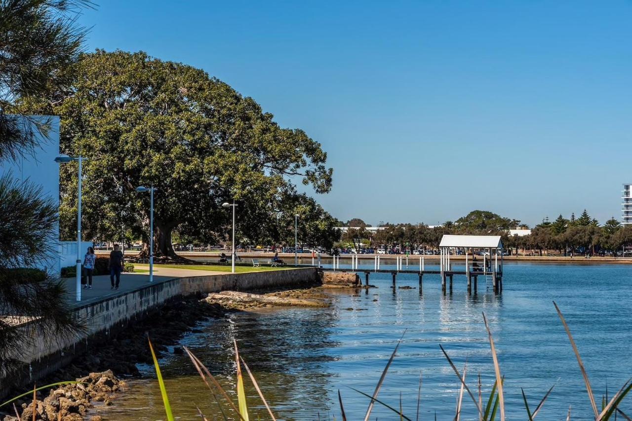 The Hutt On Mandurah Marina Apartment Exterior photo